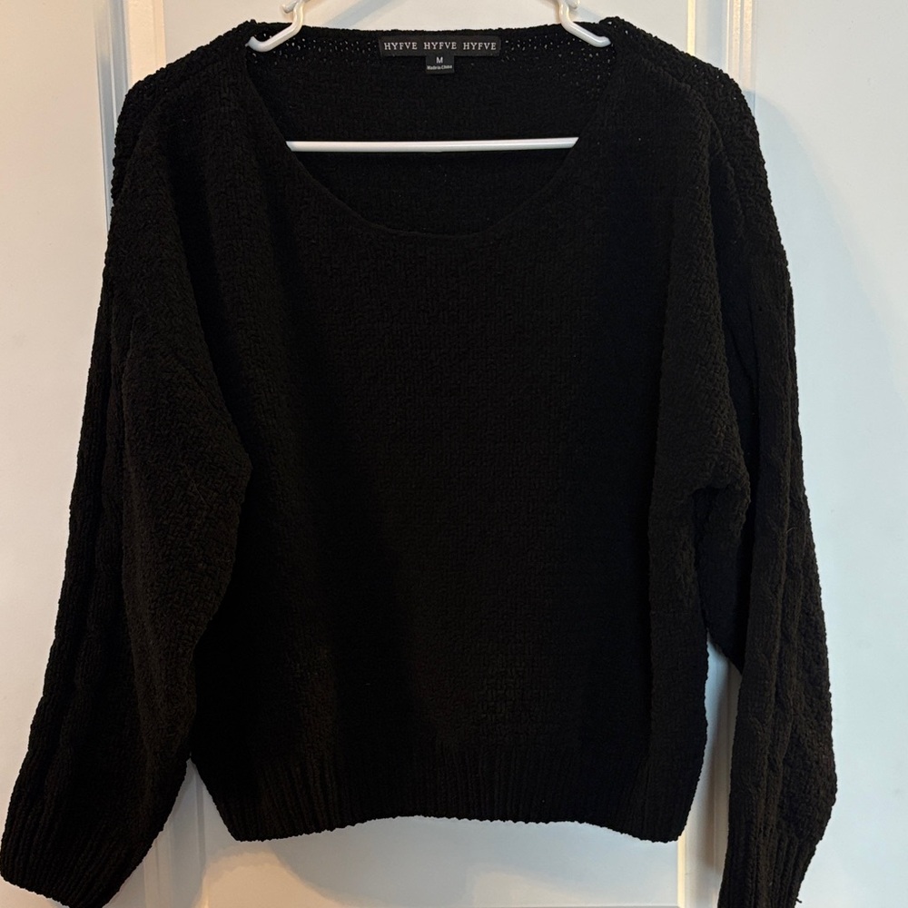 HYFVE Elegant Black Scoop Neck Sweater